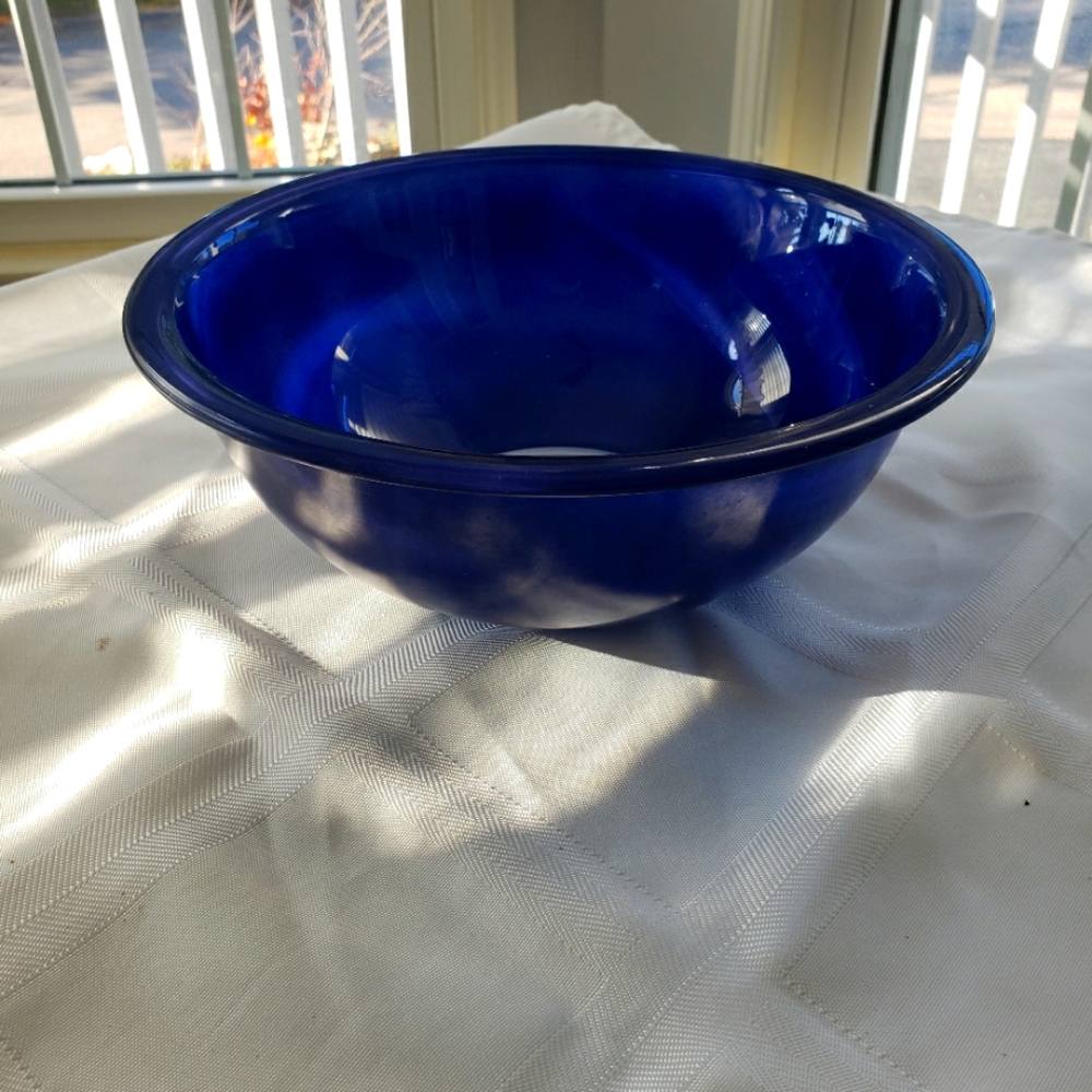 Sale -Pyrex Clear Bottom Bowl